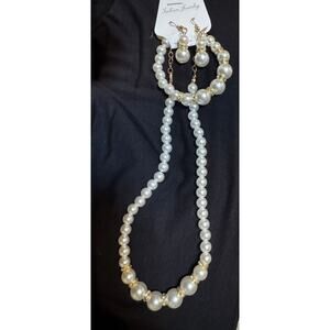 Y36 faux pearl gold tone necklace, bracelet & earrings 3 piece set